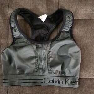 S/m Calvin Klein sports bra